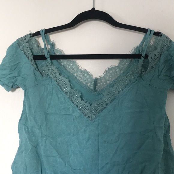 Pretty open shoulder lace top! - Picture 2 of 3
